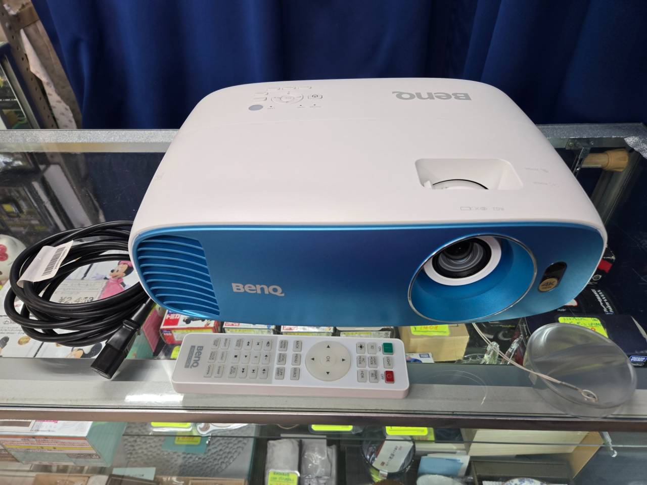 最大300インチ BenQ 4Kプロジェクター TK800