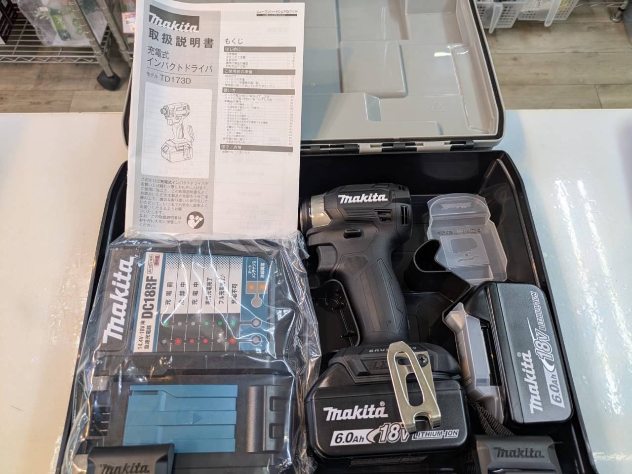 【未使用品】マキタ 18V 充電式インパクトドライバ (TD173DRGXB) ブラック バッテリー2個・充電器セット