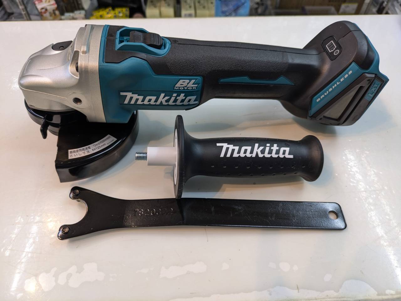 【美品】マキタ 18V 125mm 充電式ディスクグラインダ (GA504DN) ※本体のみ